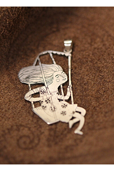 Silvermage Gümüş Kolye El Yapımı Sanatsal Tasarım Minimalist Salıncakta Kız
