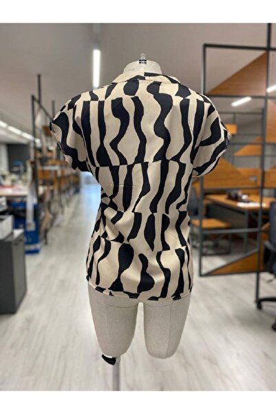 rengamoda Дамска блуза от плат Moskrep с кафяв ръкав прилеп и V-образно деколте