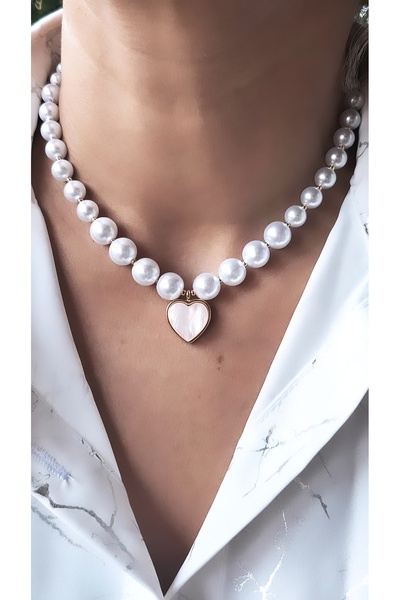Serenity قلادة من حجر الأوبال على شكل قلب مطلية باللكر مع اللؤلؤ