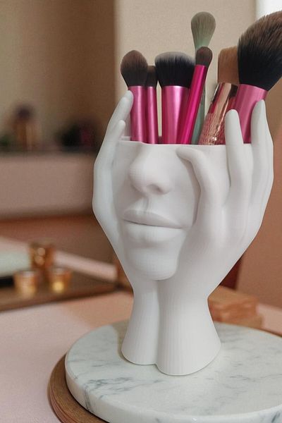 Biparca Store منظم مكياج وحامل فرشاة بتصميم صورة ظلية للنساء - منظم مستحضرات تجميل أنيق