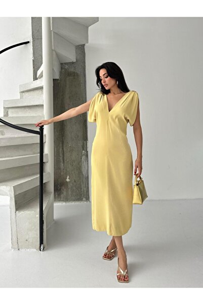 Serica Moda Yellow Shoulder Buckle V-Neck Midi Dress