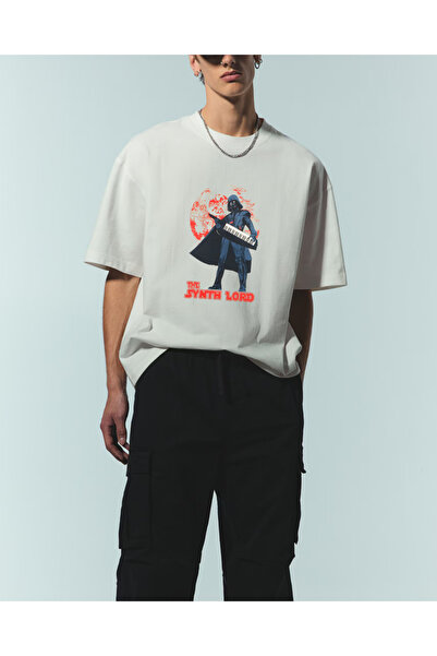 ''The Synth Lord'' Beyaz Oversize Unisex Baskılı Tişört