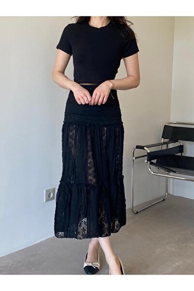 Bade Butik تنورة مكشكشة بتفاصيل دانتيل أسود