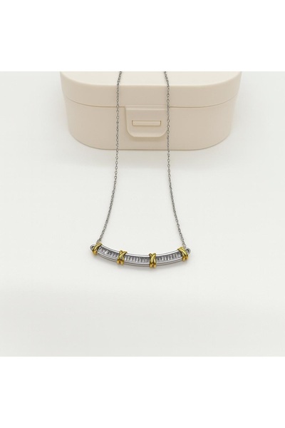 BuradaBuldun قلادة نسائية من الفولاذ - موديل كروس كروكيت ستون، لون فضي