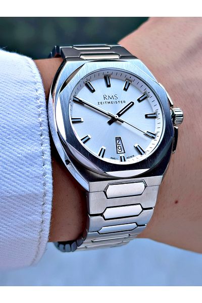Romanson Special Design 24 Months Warranty Silver Color Men's Wrist Watch 1619.01Mr