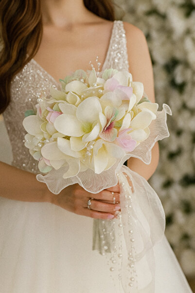 Massaltay Pastel Tonlu Orkide Gelin Buketi – İnci ve Tül Detaylı Zarif Tasarım