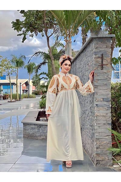 Generica Cotton abaya made of light natural cotton with a belt in the middle and wide sleeves that add a touch of elegance