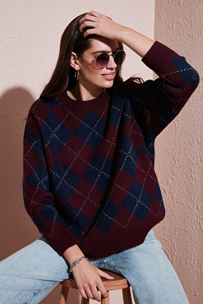 Lela Πουλόβερ με λατινικό σχέδιο με λαιμόκοψη Oversize Fit 4615579