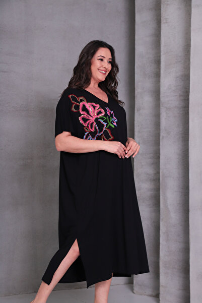 Şans Γυναικείο φόρεμα μεγάλου μεγέθους μαύρο, κέντημα με λουλούδια στους ώμους, άνετο φόρεμα με λαιμόκοψη V 65N39078