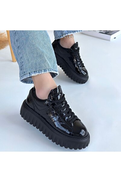 Zerenyus Šněrovací sportovní obuv Gesti Premium z černé lakované kůže s tlustou podrážkou