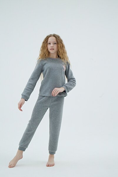 ZEYZEY 8911 Girl's Embroidered Fleece Pajama Set