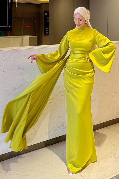 Tesettür Diyarı Women's Arabella Cape Satin Fish Evening Dress-Yellow