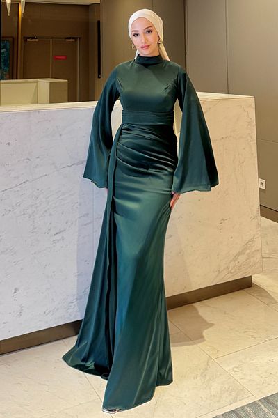 Tesettür Diyarı Women's Arabella Cape Satin Fish Evening Dress-Smard Emerald