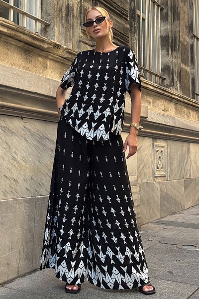 VAGGON Crew Neck Patterned Blouse and Pants Set