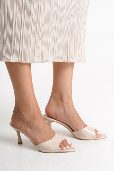 Melacomfort Beige Patent Leather Thin Heeled Women's Slippers