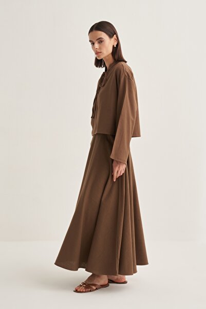 EBU Prive Γυναικεία κοντή μπλούζα από οργανικό βαμβάκι με λαιμόκοψη σε σχήμα V καφέ