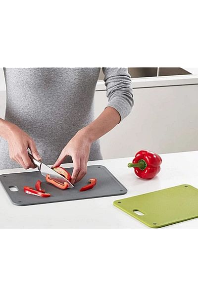 DAR Set of 2 Plastic Choppers with Wall/Cabinet Holder – Grey/Green