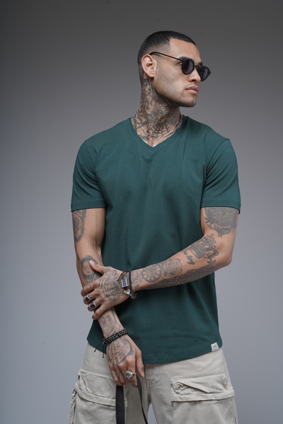 Butik TREND BIZ T-Shirt με κανονική εφαρμογή από ύφασμα Lycra με λαιμόκοψη V