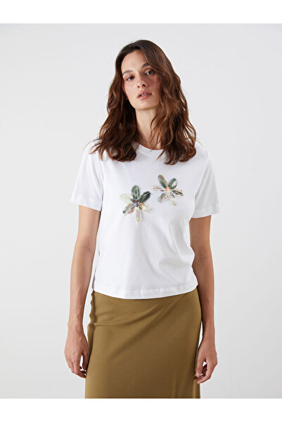 LC Waikiki RMZ GİYİM FARKIYA تي شيرت نسائي مطرز بياقة روبا