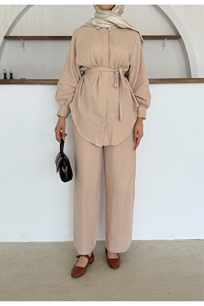 Butik Σετ πουκάμισο παντελόνι με ζώνη από ύφασμα μουσελίνας με χιτζάμπ