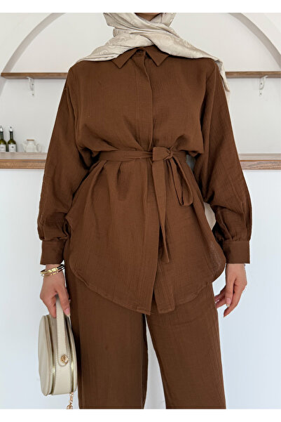 Butik Σετ πουκάμισο παντελόνι με ζώνη από ύφασμα μουσελίνας με χιτζάμπ