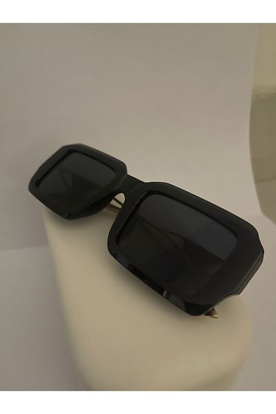 Pradan Women's Black Plastic Square Frame Sunglasses