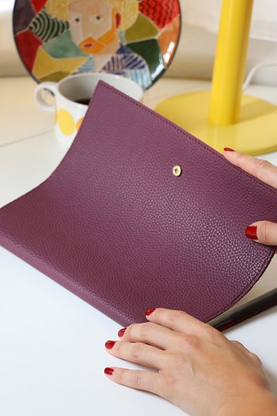 Victoria's Journals Executive Vegan Leather Notebook. 19X25Cm. 100 Grams. 176 Pages. Edge Gilded Burgundy