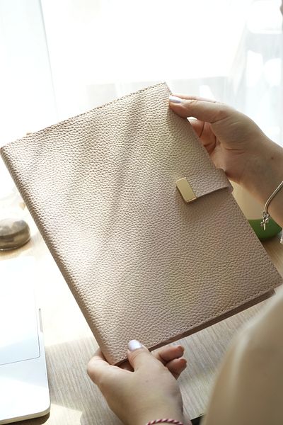 Victoria's Journals Executive Vegan Leather Notebook. 19X25 Cm. 100 Grams. 176 Pages. Edge Gilded Peach