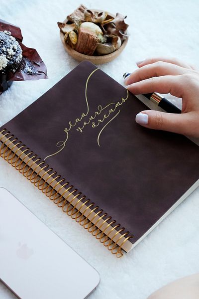 Victoria's Journals A5 Spiral Vegan Leather Unlimited Planner Agenda. 100 Grams. Ivory. 224 Pages.