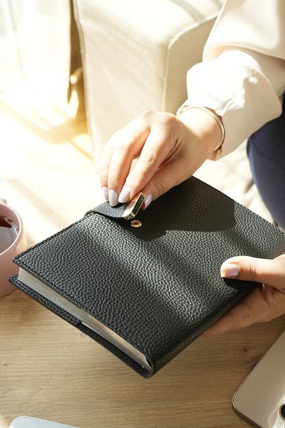 Victoria's Journals Executive Vegan Leather Notebook. A Five. 100 Grams. 240 Sheets. Edge Gilded Black