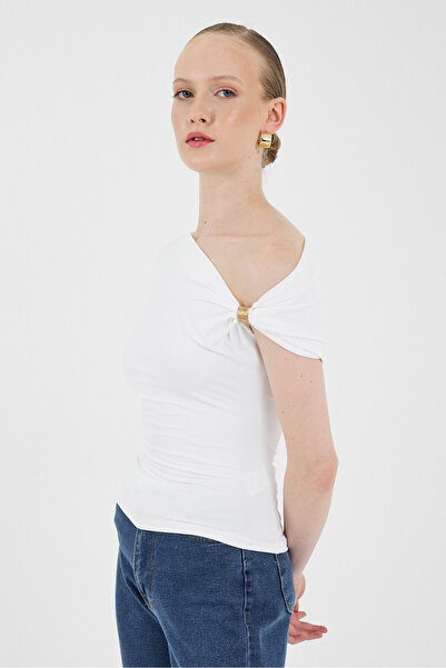 Rays Ecru Μπλούζα με μισό μανίκι με λεπτομέρεια αξεσουάρ ώμου 2490