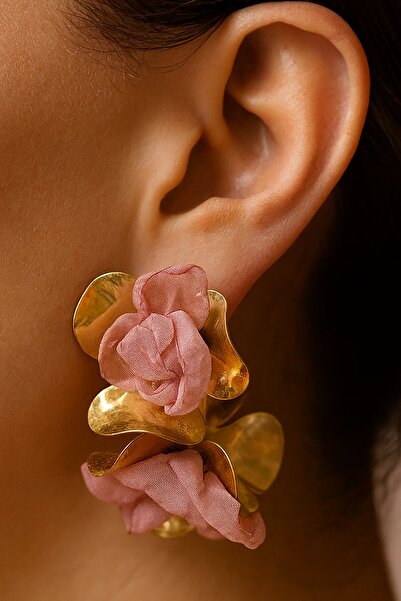 TAKIŞTIR Altın Renk Pembe Çiçek Figürlü Küpe (Çift)