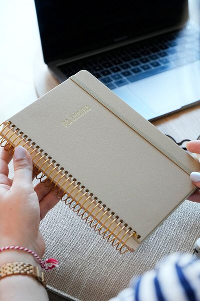Victoria's Journals A5 Spiral Linen Timeless Planner Agenda, with Elastic Pocket
