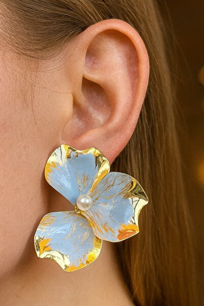 TAKIŞTIR أقراط ذهبية اللون على شكل زهرة مرصعة باللؤلؤ (زوج)