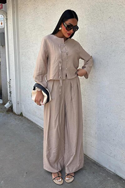 Lijuri Oblek s tenkým šňůrkovým detailem na přední straně a kalhotami s dvojitými nohavicemi 10180 R7-K-K2