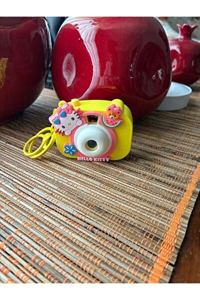 Land of Souvenir سلسلة مفاتيح كاميرا صغيرة مع انعكاس كرتوني مضيء