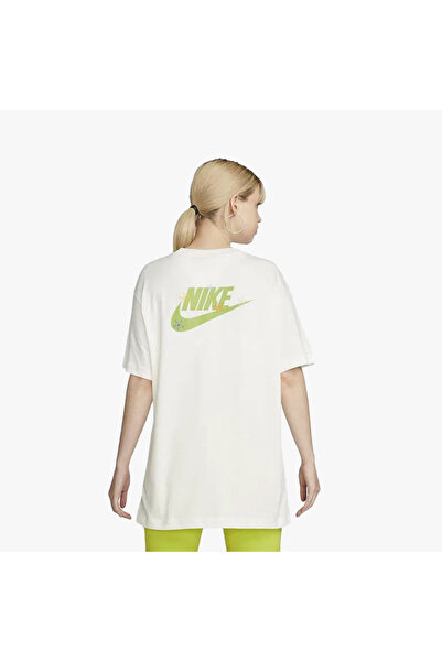 Nike tricou alb pentru femei, cu îmbrățișare laterală, cu croială lejeră, 100% bumbac - DZ3516-133