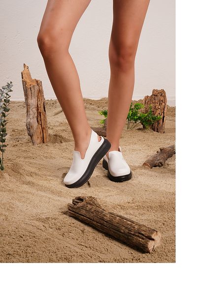 DOGİYE 1049 White Colored Black Sole Sandals