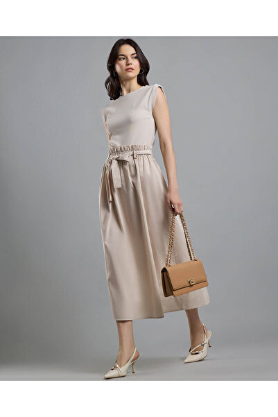 R&B فستان ميدي سادة برقبة دائرية وأكمام طويلة