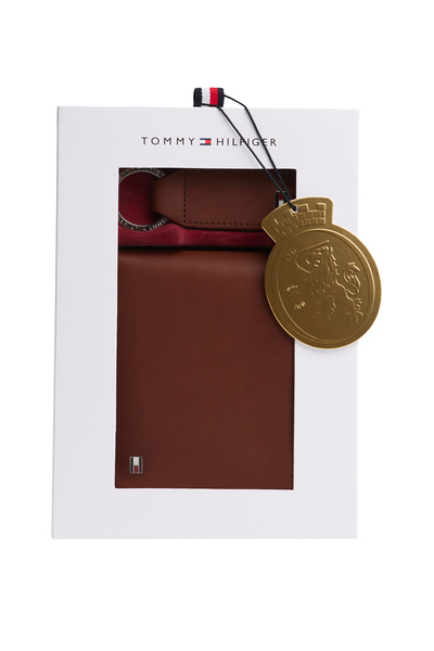 Tommy Hilfiger مجموعة هدايا محفظة جلدية بلون كونياك للرجال مع سلسلة مفاتيح من تومي هيلفيغر