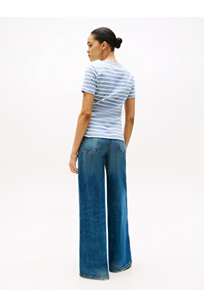 Tommy Hilfiger تي شيرت تومي هيلفيغر نسائي قصير الأكمام برقبة دائرية من طراز نيو سليم كودي، أزرق فاتح/بيج