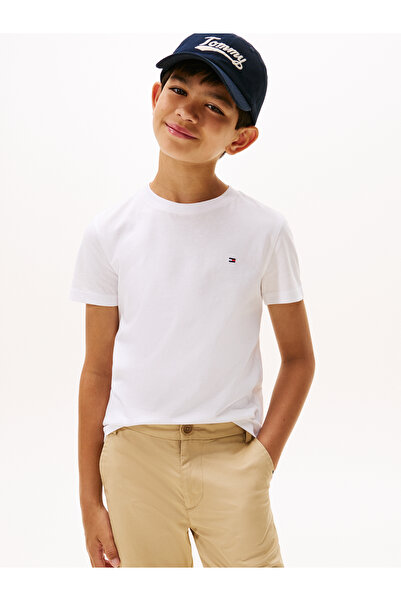 Tommy Hilfiger تي شيرت تومي هيلفيغر للأولاد باللون الأبيض بأكمام قصيرة ورقبة دائرية من القطن الأساسي بقصّة عادية