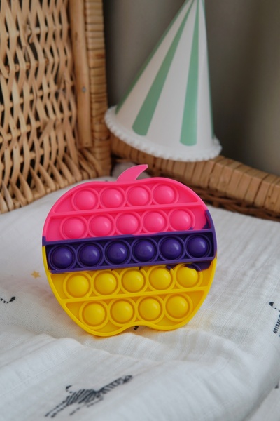 EVLE Apple Model Rainbow Color Pop It Push Bubble Popit Toy, Educational Toy