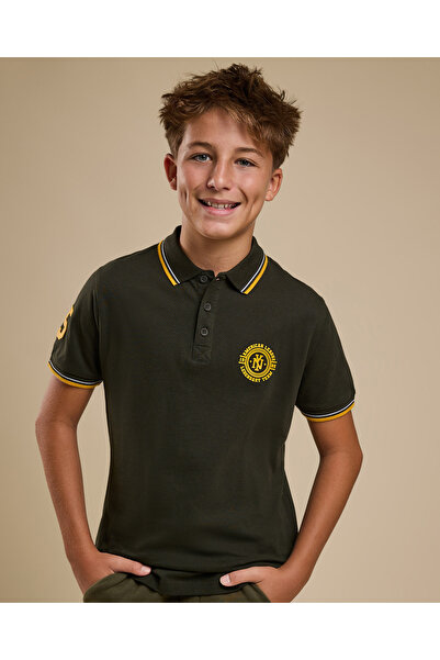 R&B تي شيرت بولو بتفاصيل مطبوعة وأكمام قصيرة