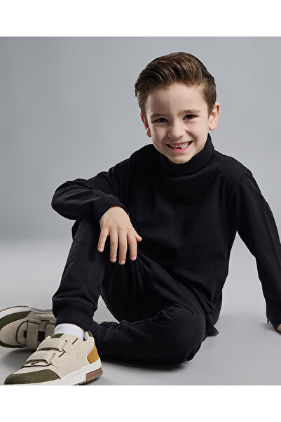 R&B Solid T-Shirt with High Neck and Long Sleeves