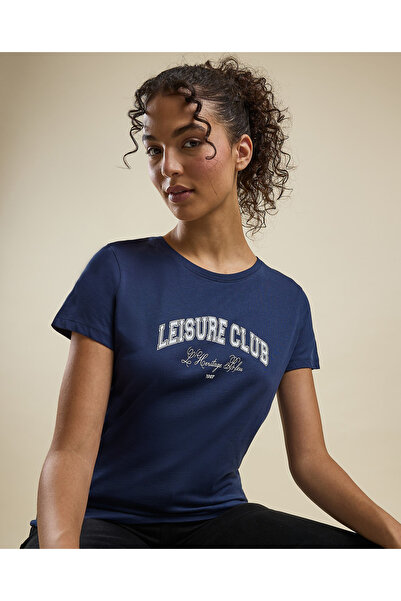 R&B تي شيرت بطبعة خطية مع رقبة دائرية وأكمام قصيرة