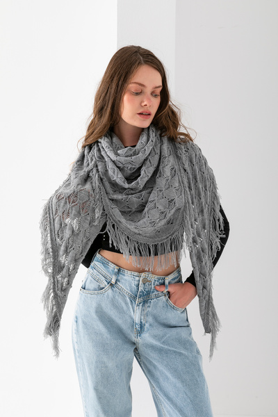 VEGA MODA Women's Triangle Knitwear Scarf – Triangular Scarf with Knitted Pattern and Tassels