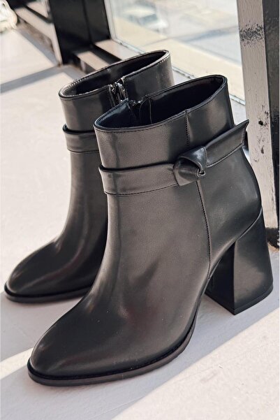 I Love Shoes Oxsend Mat Deri Kurdele Detaylı Siyah Topuklu Bot