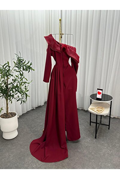 Diva style A distinctive and elegant evening dress made of Barbie fabric