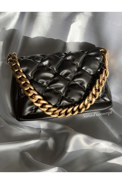 SWORDS CONCEPT Quilted Black Bag with Thick Chain ​​Detail